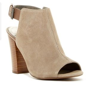 Tahati Margaret peep toe bootie size 7